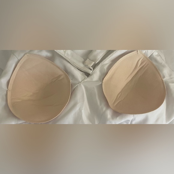 Wedding Gown size 10 - Picture 14 of 16